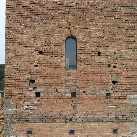 Casa Torre D'arnolfo Di Cambio * 콜레 발델사